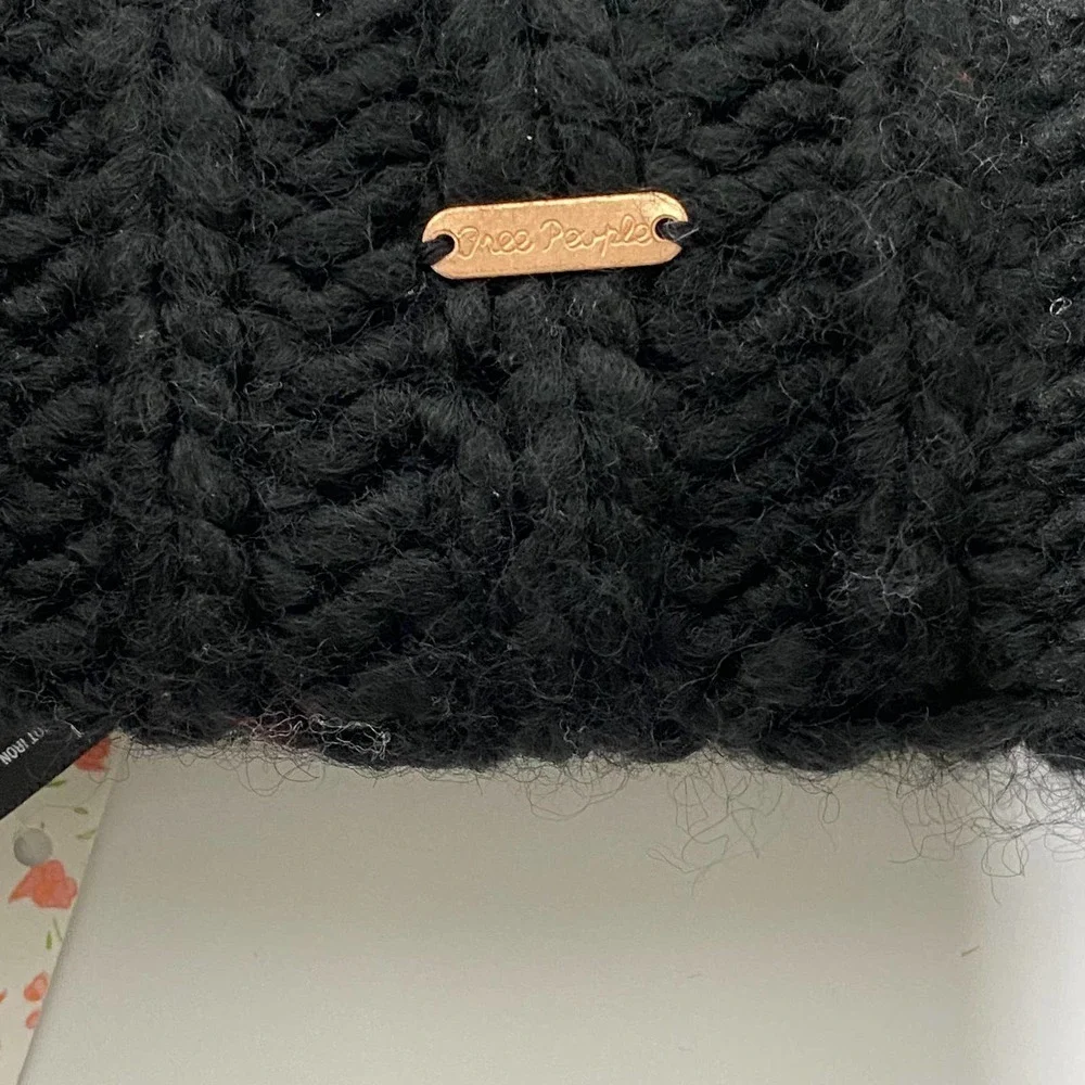 NWT Free People Floral Embroidery Wool Beanie Black - Picture 6 of 10